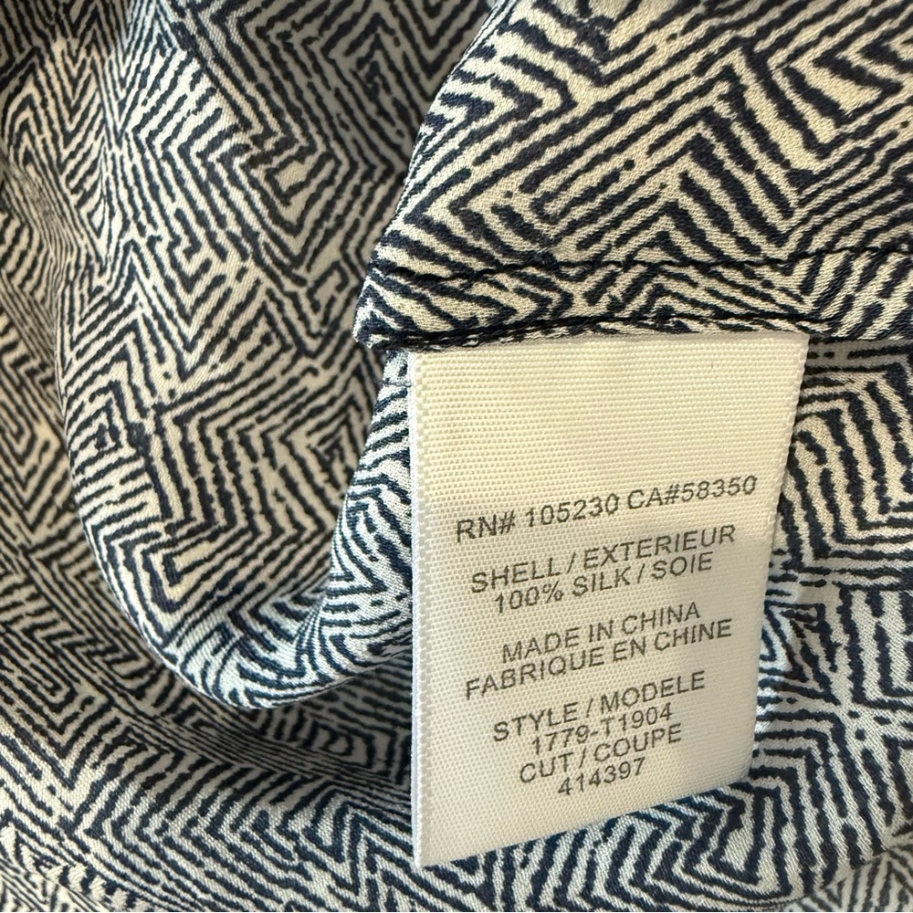 Joie 100% Silk Blouse Medium Navy Geometric Print Short Sleeve Career Top - Picture 4 of 5